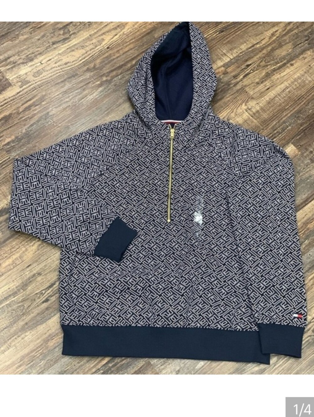 🎩Tommy Hilfiger patterned logo quarter zip sweatshirt